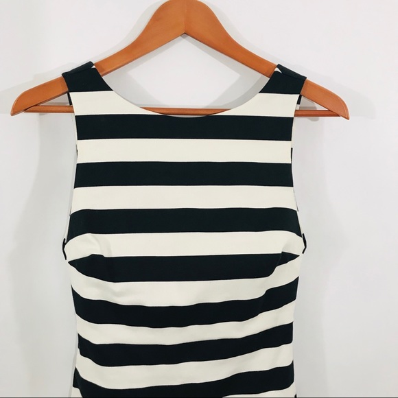 ALICE + OLIVIA Lenora Sleeveless Dress - Picture 4 of 8